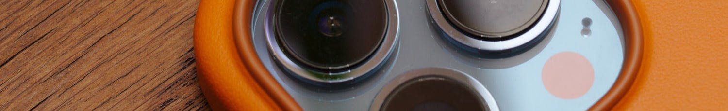 Useimmissa nykyaikaisissa matkapuhelimissa on useita kameroita. Useimmissa nykyaikaisissa matkapuhelimissa on useita kameroita.